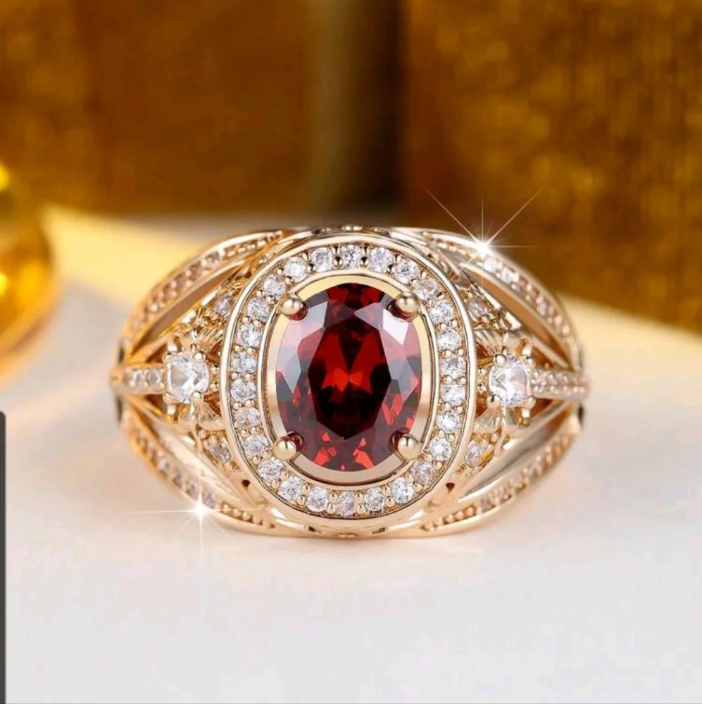 SALE ** BRAND NEW ** Elegant Gold and Ruby Red Gemstone Ring